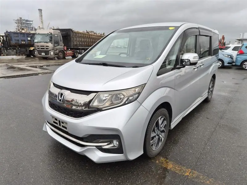 Honda STEPWAGON Spada